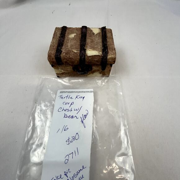 Turtle King Corp figurine Bear in Trunk collectable flaw opens porcelain - Picture 9 of 9